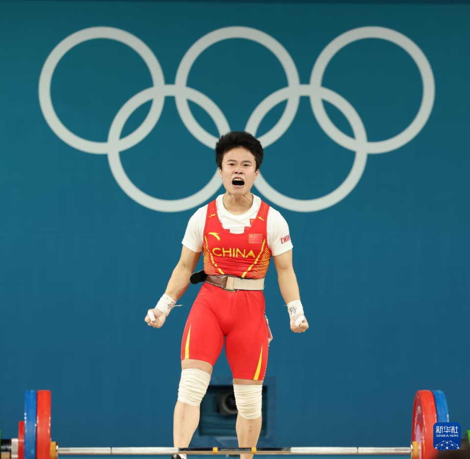 女子举重比赛终极对决，中国选手惊险夺冠！